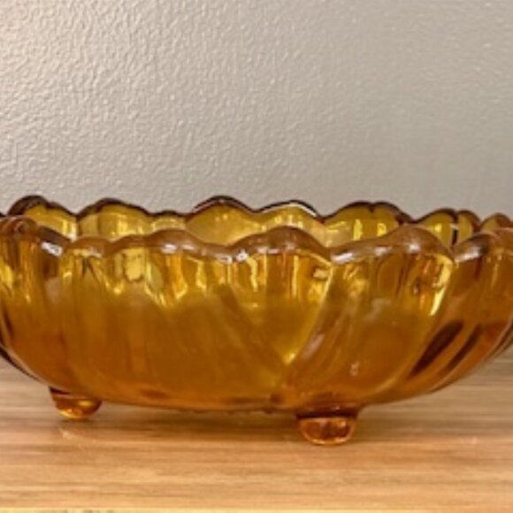 Vintage Amber Glass Serving Bowl – Scalloped Edge Sunburst Pattern Retro Dining - Picture 3 of 3